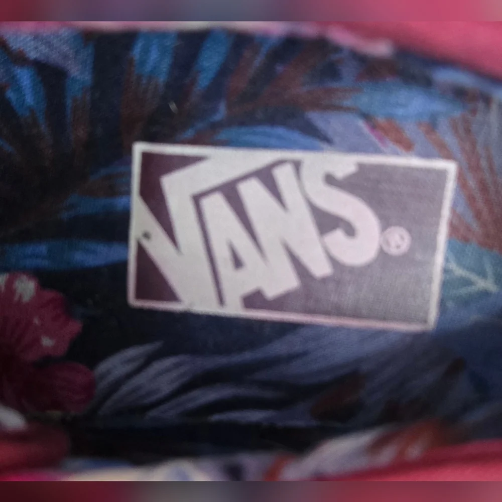 Vans Authentic Low Top Women's Sneakers in Burgundy and White -‎ Size 7
